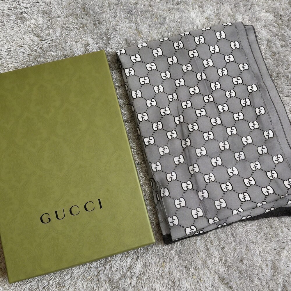 Gucci Gray Ivory Mini GG Dark Border Scarf - Picture 2 of 4